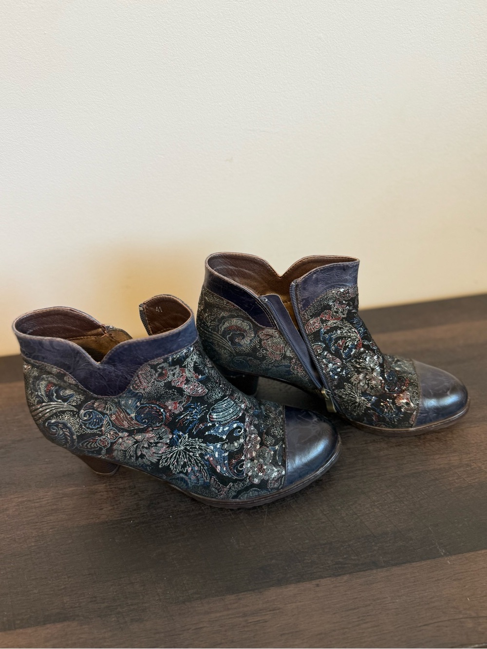 Leather bootie with gorgeous details